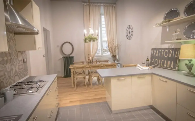 Breathtaking 4BD Apt 5min Walk to Duomo