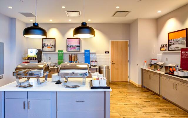 Hampton Inn & Suites Boston/Waltham