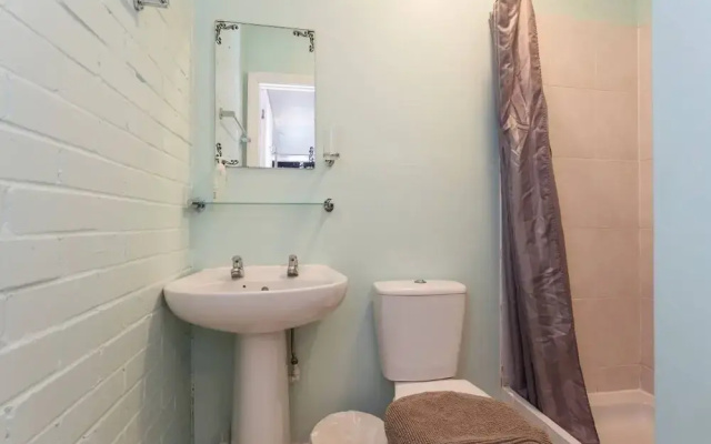 Shirley Apartments, Cozy Studio, 10 Min Drive to City Centre and Cruise Ship Terminals