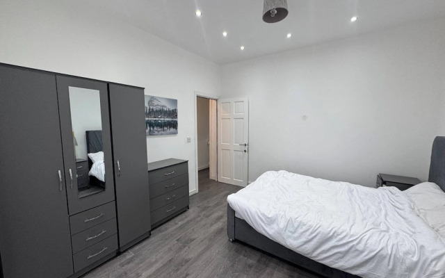 Housesleeps9-patio-parking-familyok