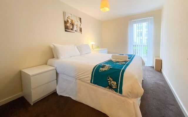 Glasgow Ellerslie Path 2bd Home - Parking