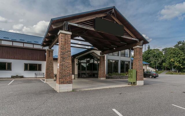 Jolly Roger Inn & Resort