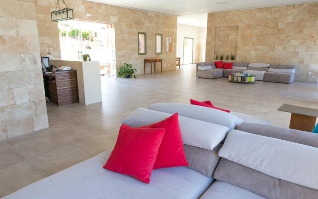 Finas Hotel