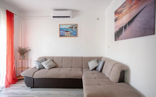 A2 - Modern apt Near the Beach With two Balconies