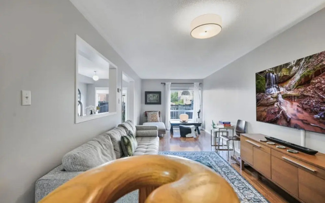 Spacious Whitby Haven 3BR Home Parking