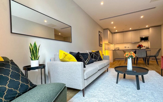 Huge 3bath 2bedroom Family Home