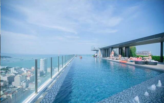 The Base Central Pattaya by Minsu