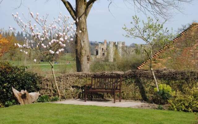 11 Angel Yard, Midhurst