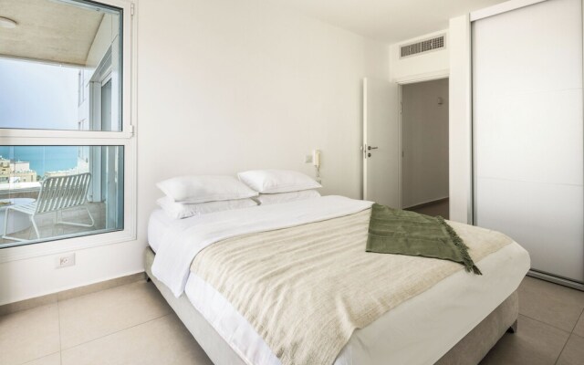 Seaside High-Rise Apt by Sea N' Rent