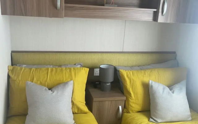 Seaside Escape - Cayton Bay Cabin