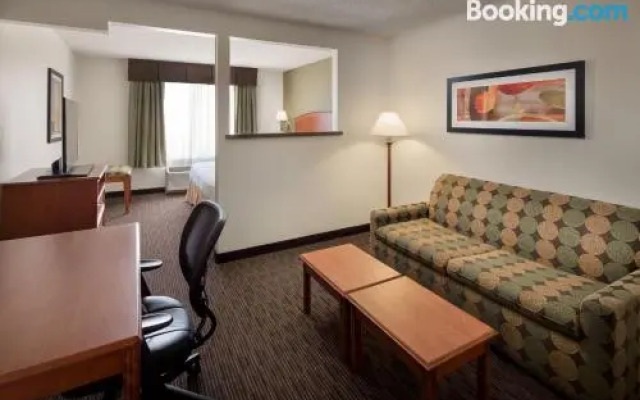 Ramada Inn & Suites Denver International Airport