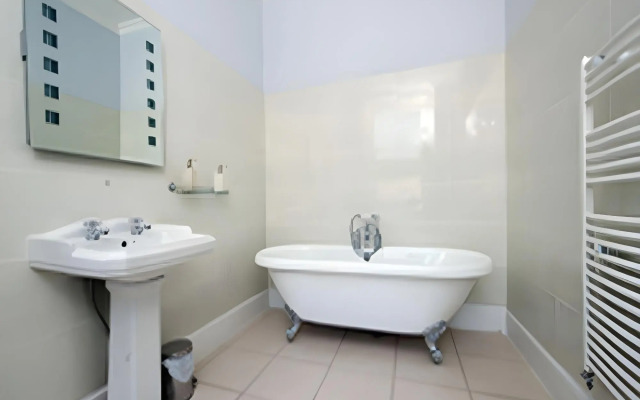 Eversley Hotel
