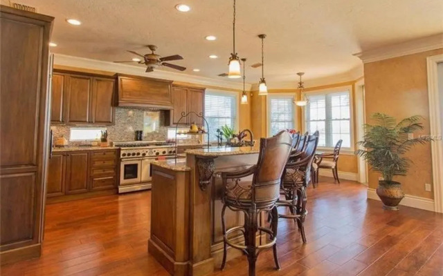 Large Mediterranean Oasis - Water Views & Pool