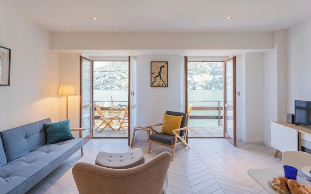 Your Private Harbour Nearby George Clooney by Rent all Como