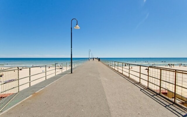 Aqua Waves Glenelg Central Studio Apt