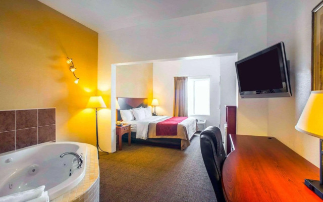 Comfort Inn & Suites Greenville I-70