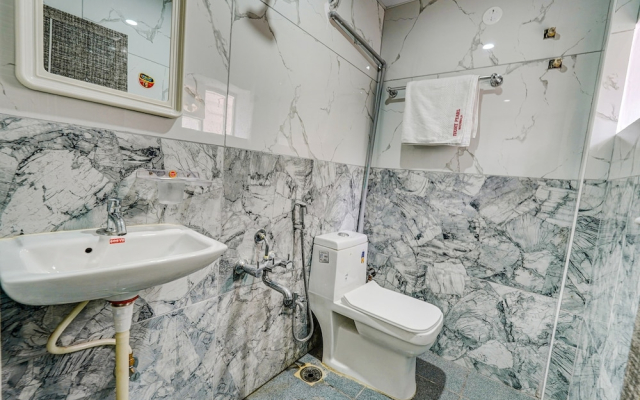 Fabhotel Ivory Pearl