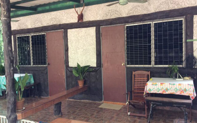 Sam's Jungle Guesthouse