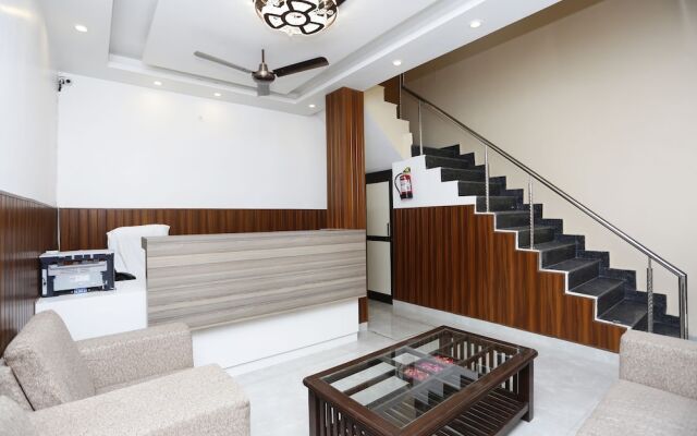 OYO 8905 Hotel Tapastali