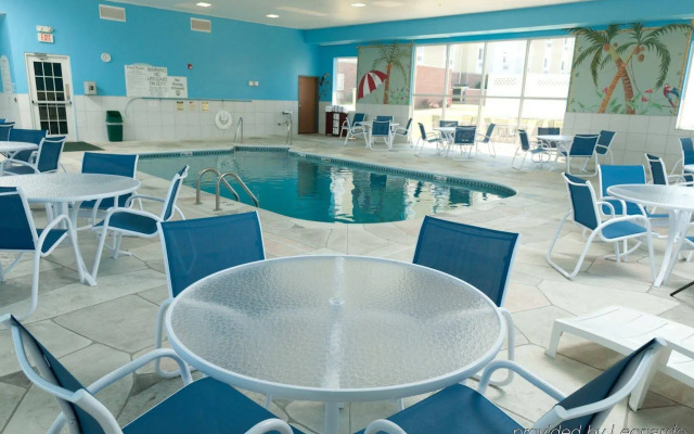 Holiday Inn Express & Suites Bloomington - Normal by IHG