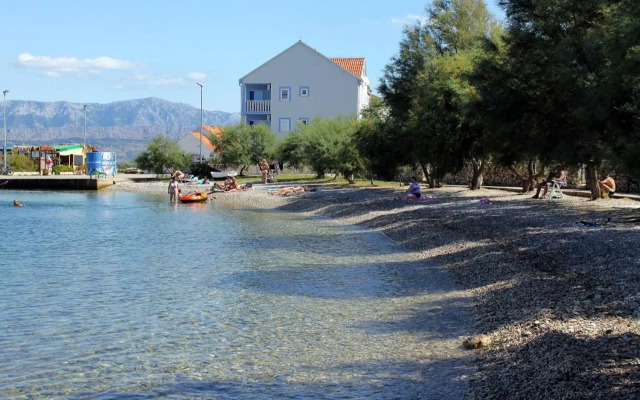 Apartments by the sea Mirca, Brac - 5655