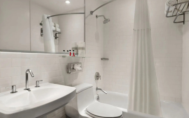 Night Hotel Broadway