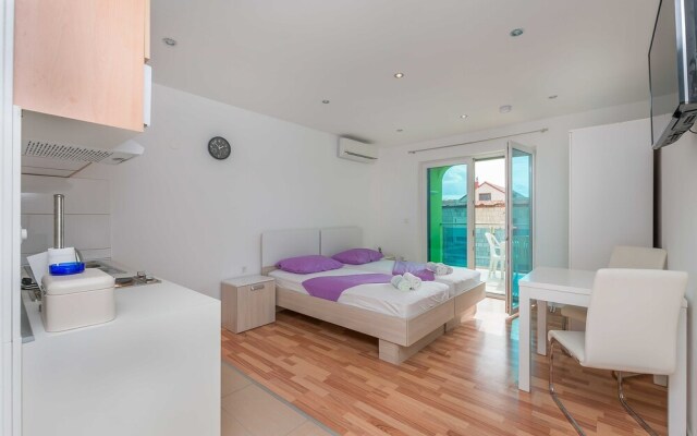 Apartments Road star