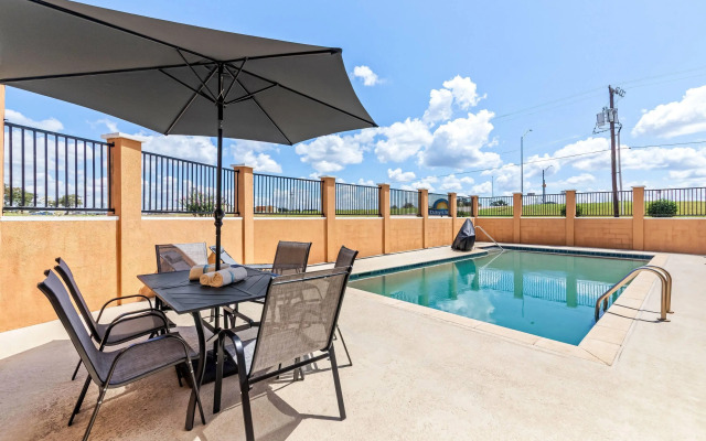 Days Inn by Wyndham Rockdale Texas