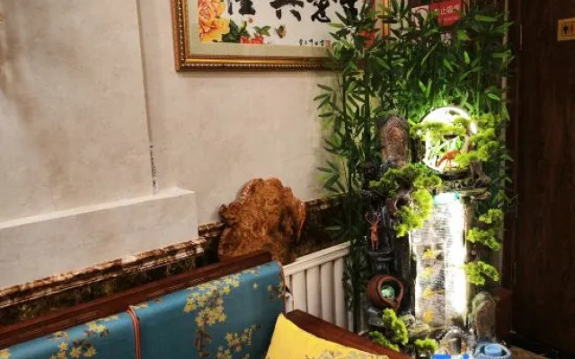 Yichun Hongmeiqi Express Hotel