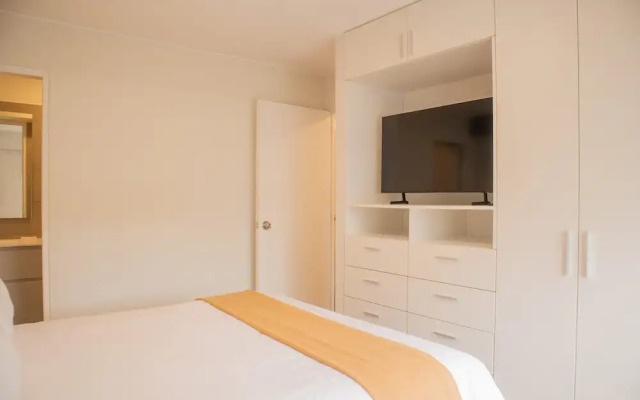 w Inviting 2BR w Balcony in Lively Miraflores