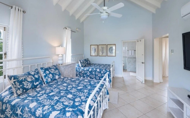 Sunny Vacation Villa 72