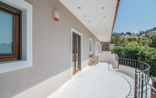 Inviting Villa in Anavissos With Communal Pool