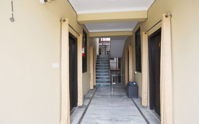 Oyo 42405 Hotel Diamond