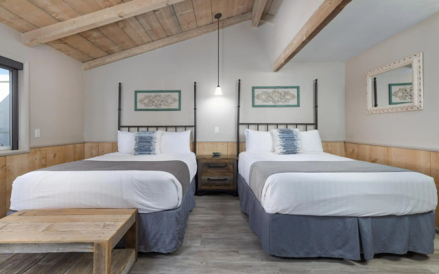 Sky Ranch Lodge