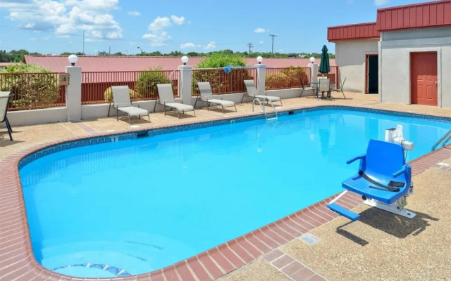 Ramada Limited Batesville
