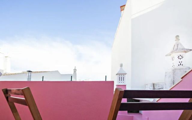 Pink House in Faro With 3 Bedrooms and 3 Bathrooms