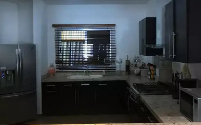 NLeon Luxury House