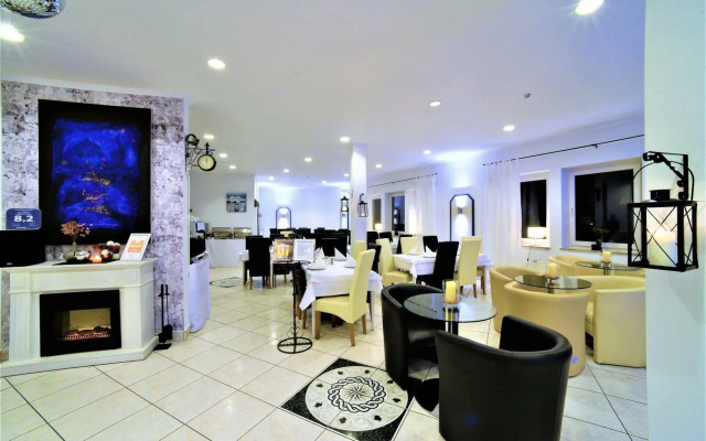 Ascot Hotel