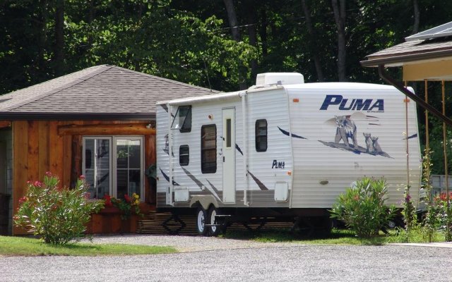 The Highlands Motel & Lodge