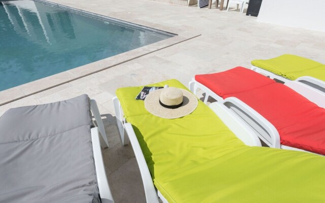 Modern Villa in Azille with Private Pool and Jacuzzi