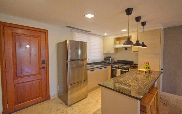 Pompano 202 Amazingly Situated One-bedroom Apartment in Ocean-front Condominium
