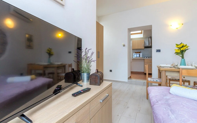 Lovely Apartment Milica 100mt From sea