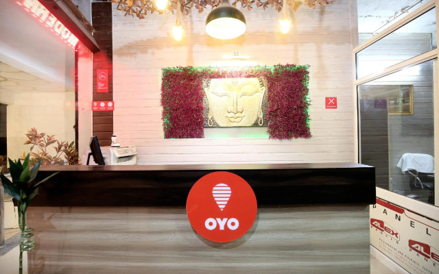 OYO 13368 Hotel Gold Star