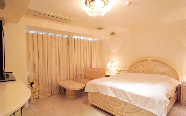 V Hotel - Adults Only