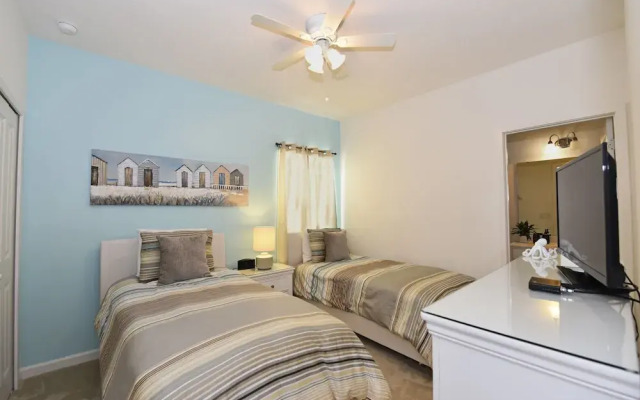 4557 Cabello Loop 6 Bedrooms, +3 Bathrooms