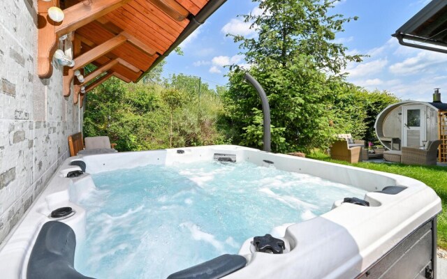Amazing Home in Zagreb With 4 Bedrooms, Wifi and Jacuzzi
