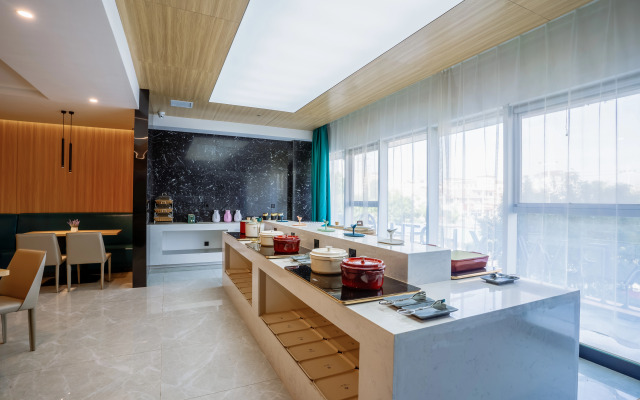 Starway Hotel (Wenxi Swimming Pool)