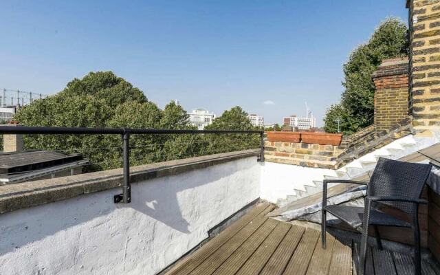 Spacious, Charming 3bd W/Balcony in Kennington