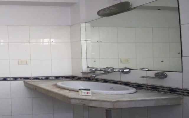 OYO 10695 Hotel Niladri Palace