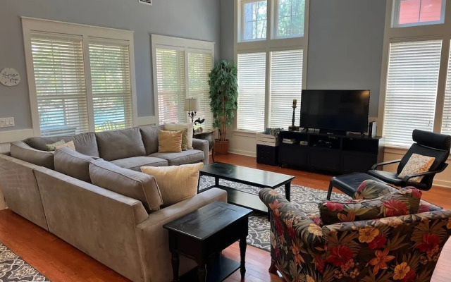 1380 Laurel Grove 3 Bedroom Home by RedAwning